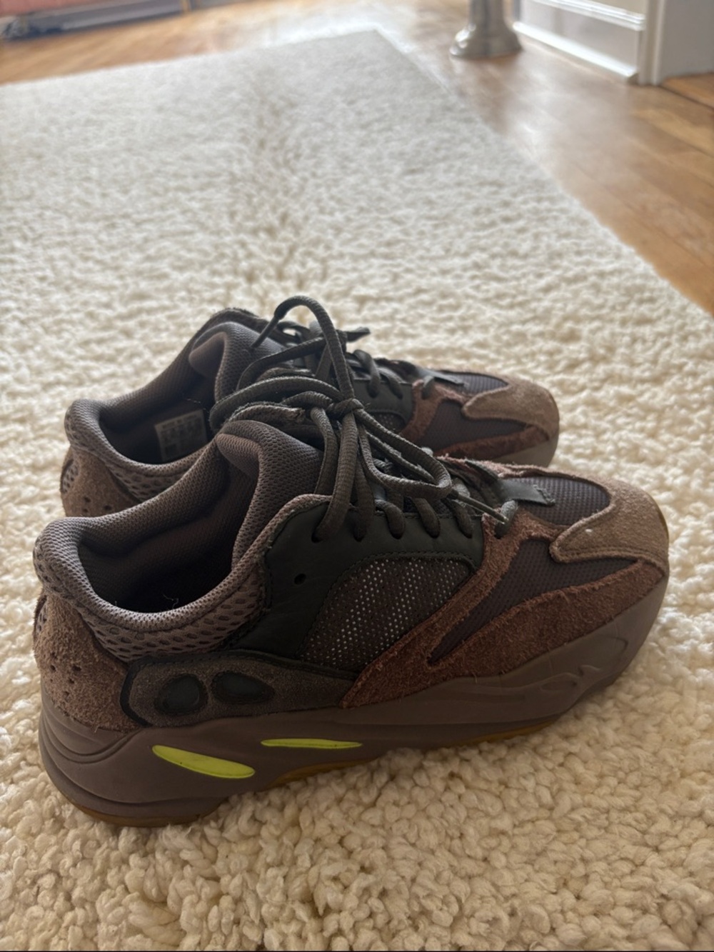 Adidas Yeezy Boost 700